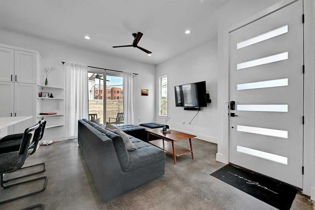 2812 E 4th St - Photo 6 of 26