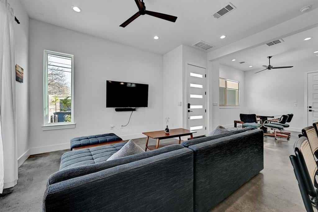 2812 E 4th St - Photo 7 of 26