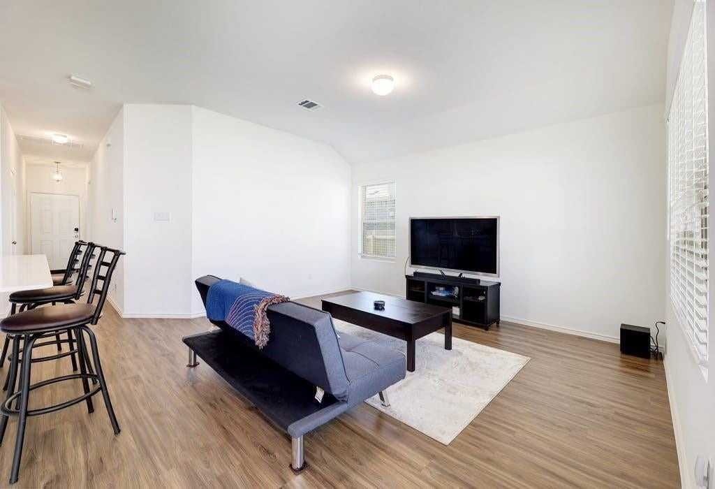 21416 Bird Wing Dr - Photo 4 of 25