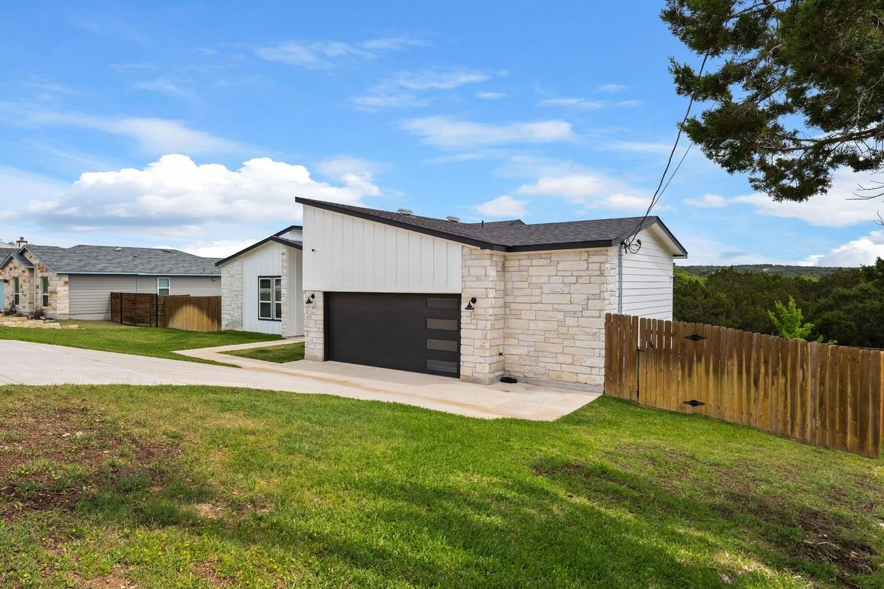 4409 Silverhill Dr - Photo 2 of 27