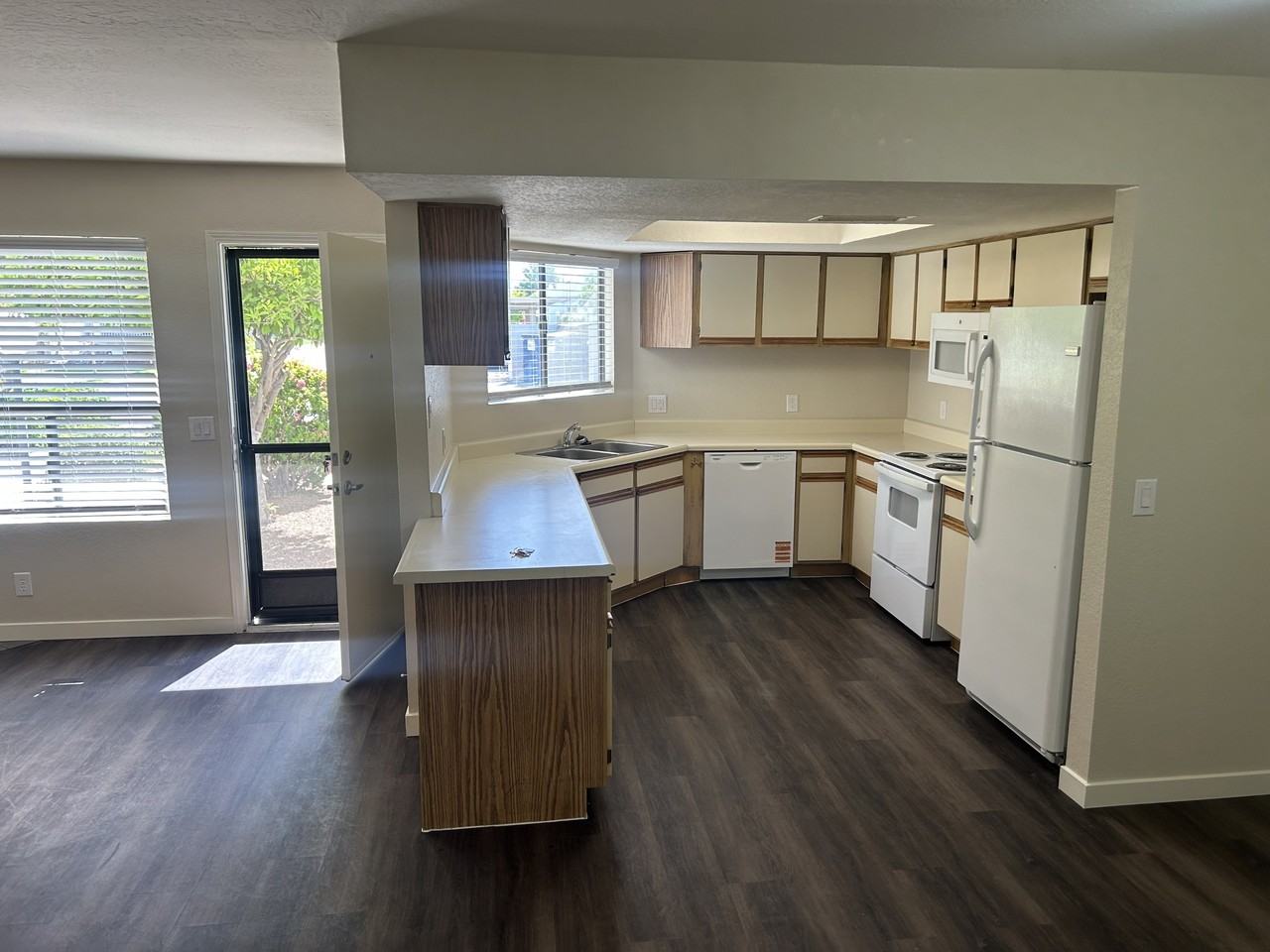 P499 1444 North Recker Road - Photo 4 of 43