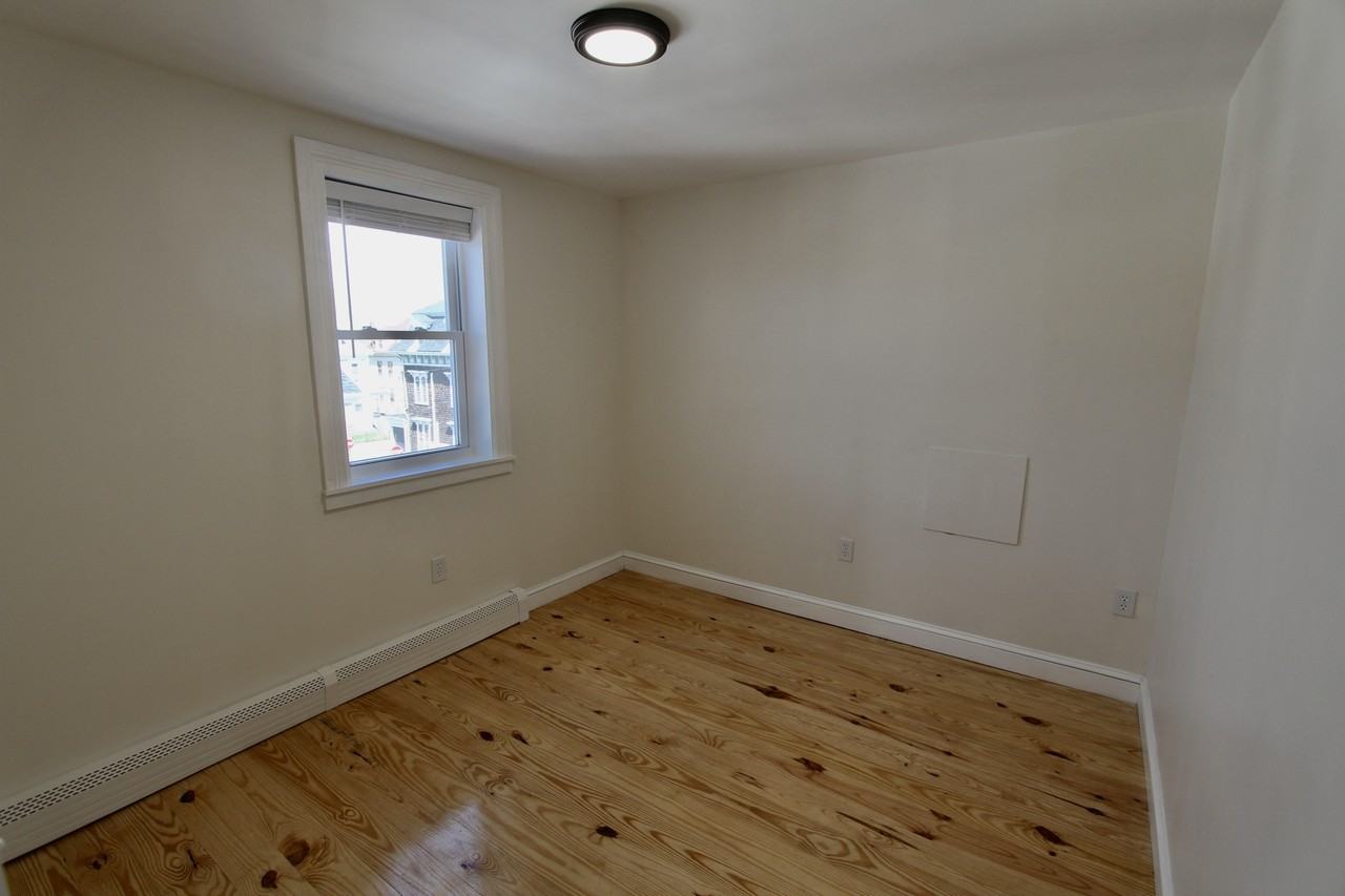 81 Summer Street - Photo 4 of 6