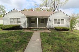 featured image of 4409 S Parkway Dr