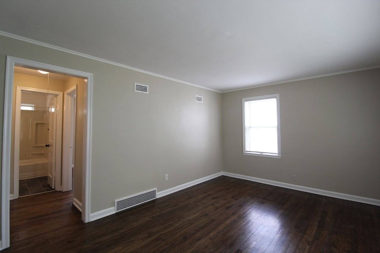 4409 S Parkway Dr - Photo 2 of 7