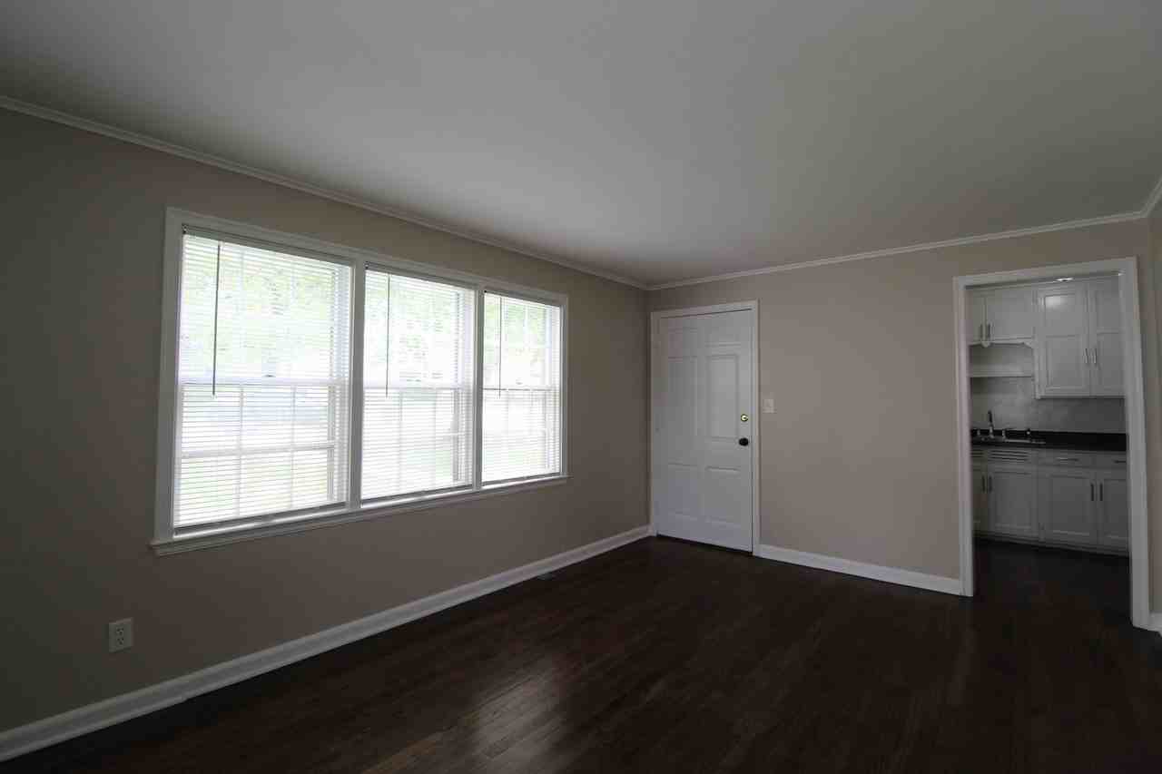 4409 S Parkway Dr - Photo 3 of 7