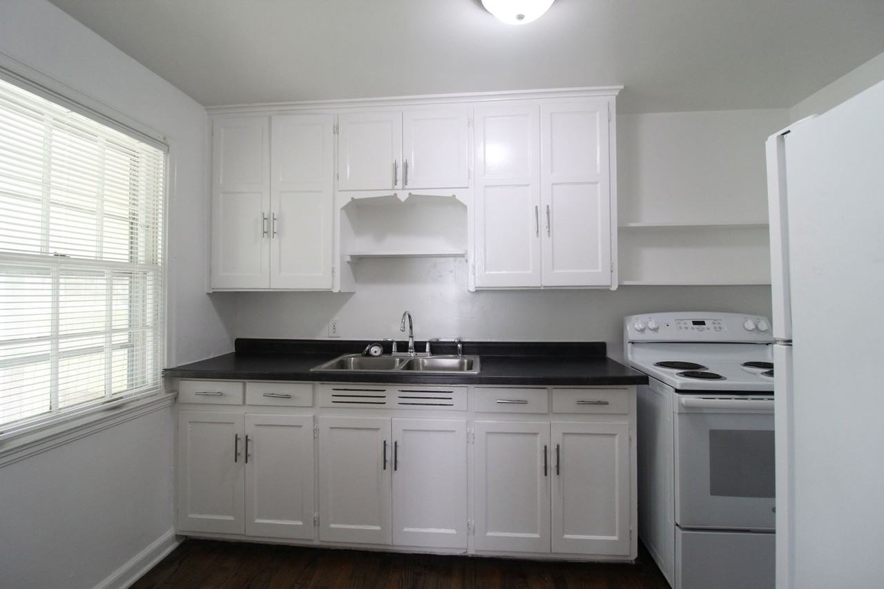 4409 S Parkway Dr - Photo 4 of 7