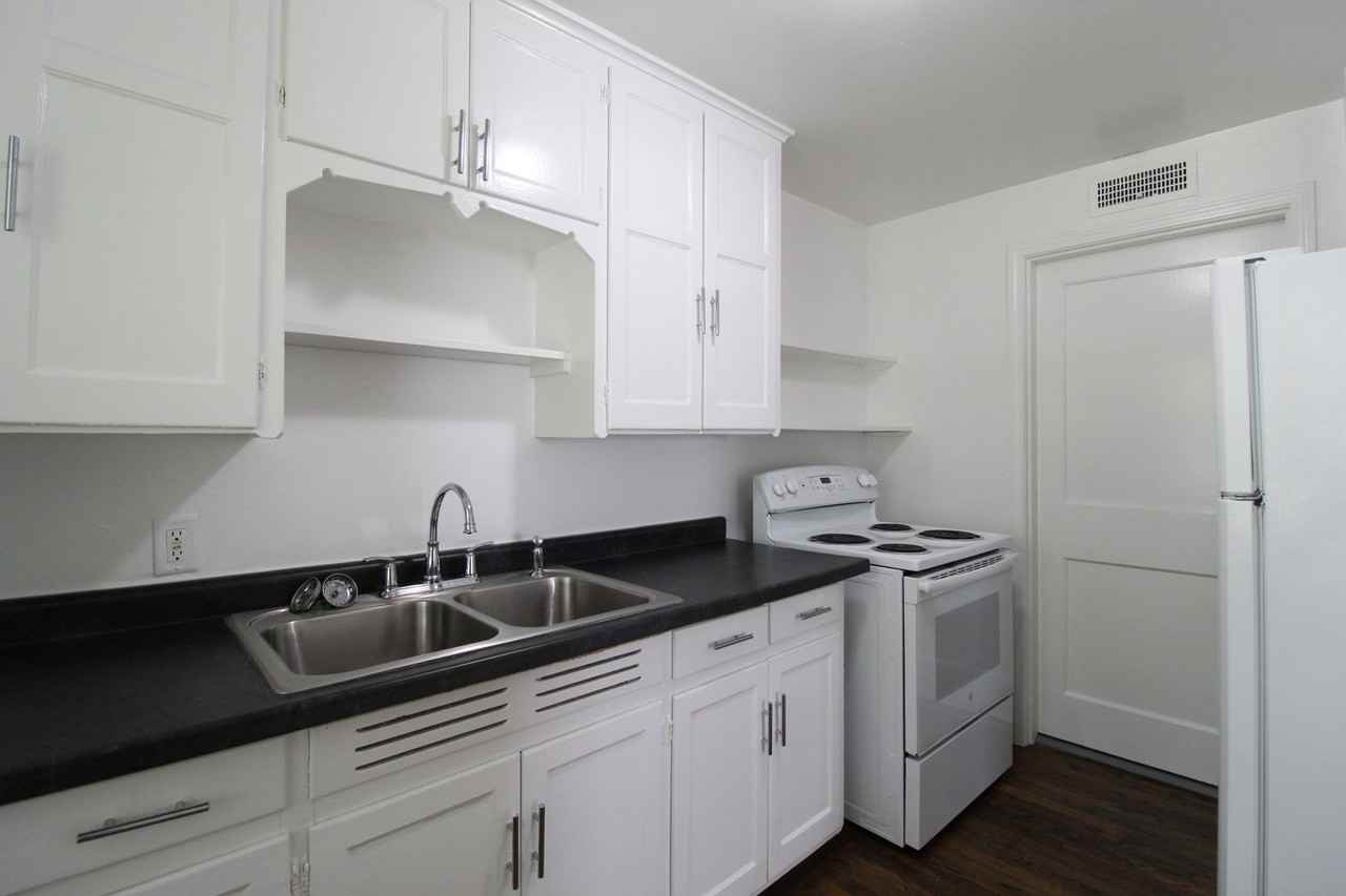 4409 S Parkway Dr - Photo 5 of 7