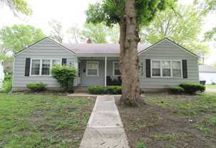 4410 S Parkway Dr - Photo 1 of 1