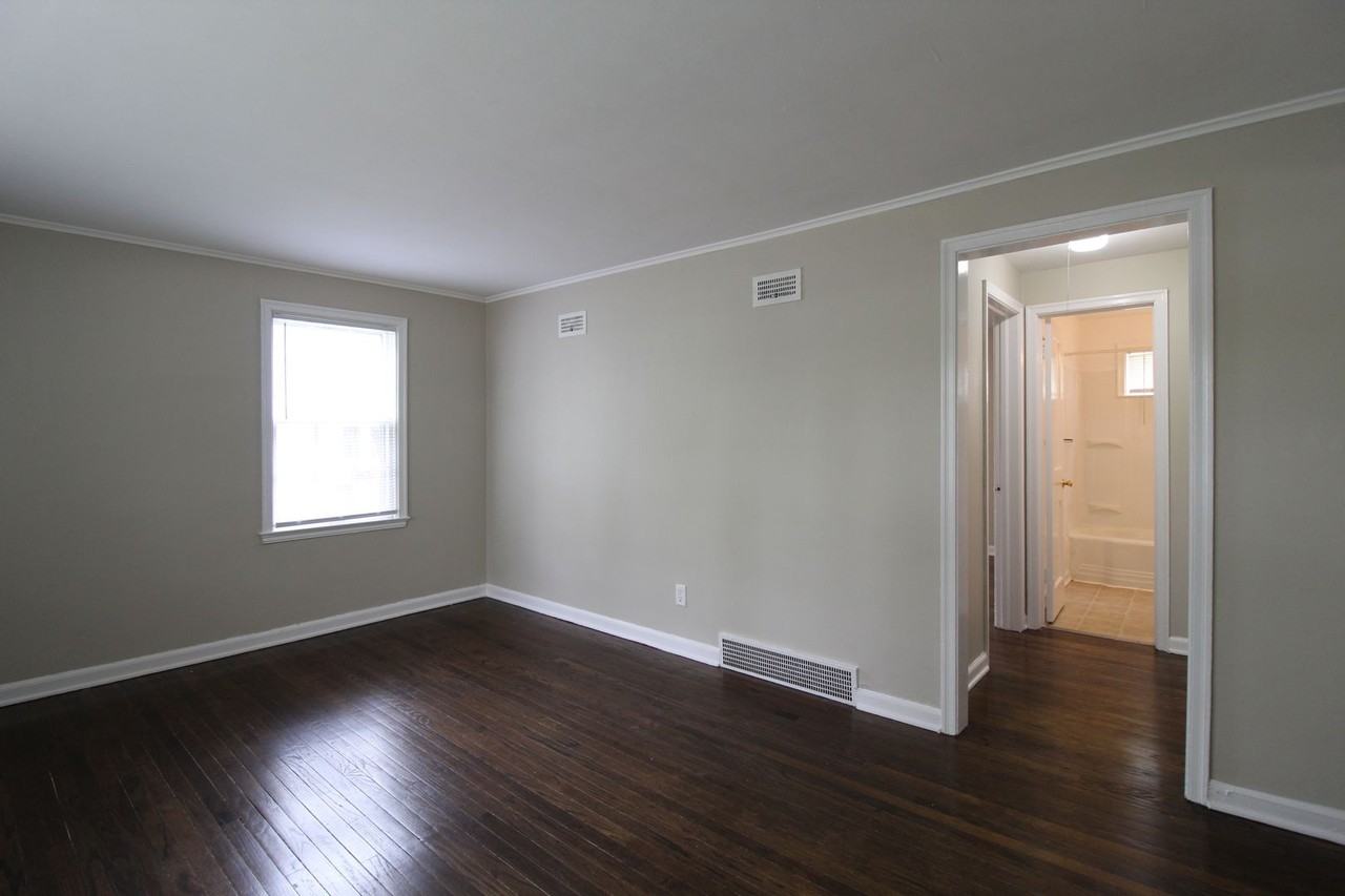 4410 S Parkway Dr - Photo 2 of 8