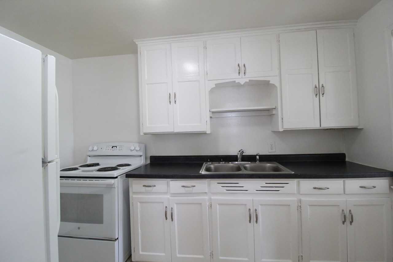 4410 S Parkway Dr - Photo 4 of 8