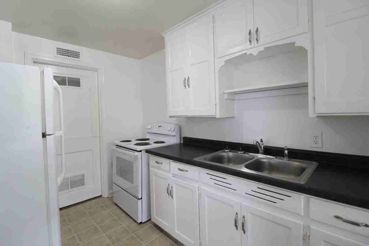 4410 S Parkway Dr - Photo 5 of 8