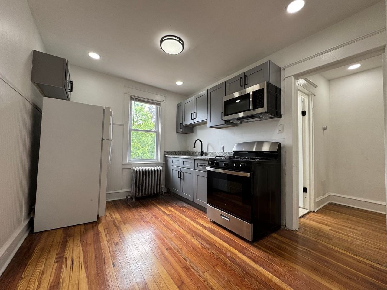 171 Lewis Ave #B - Photo 3 of 20