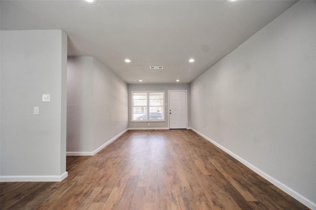 5537 Burton Ave - Photo 2 of 11