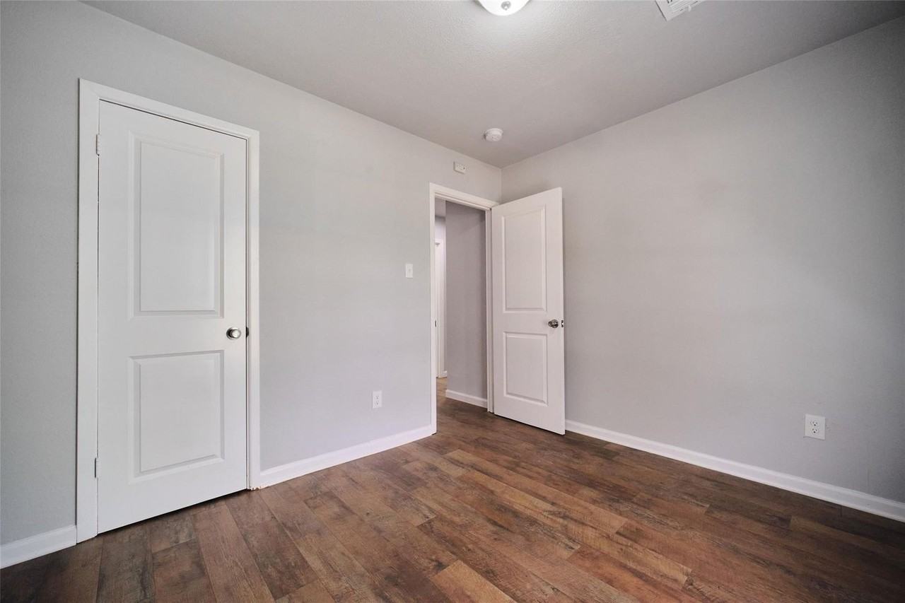 5537 Burton Ave - Photo 3 of 11