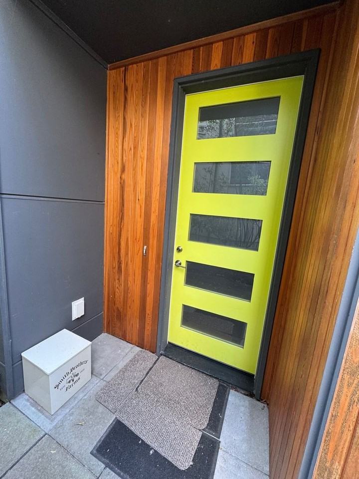 2351 Minor Ave E #B - Photo 3 of 27