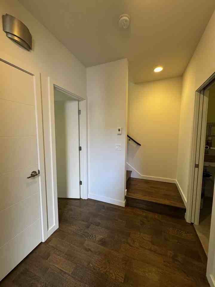 2351 Minor Ave E #B - Photo 4 of 27