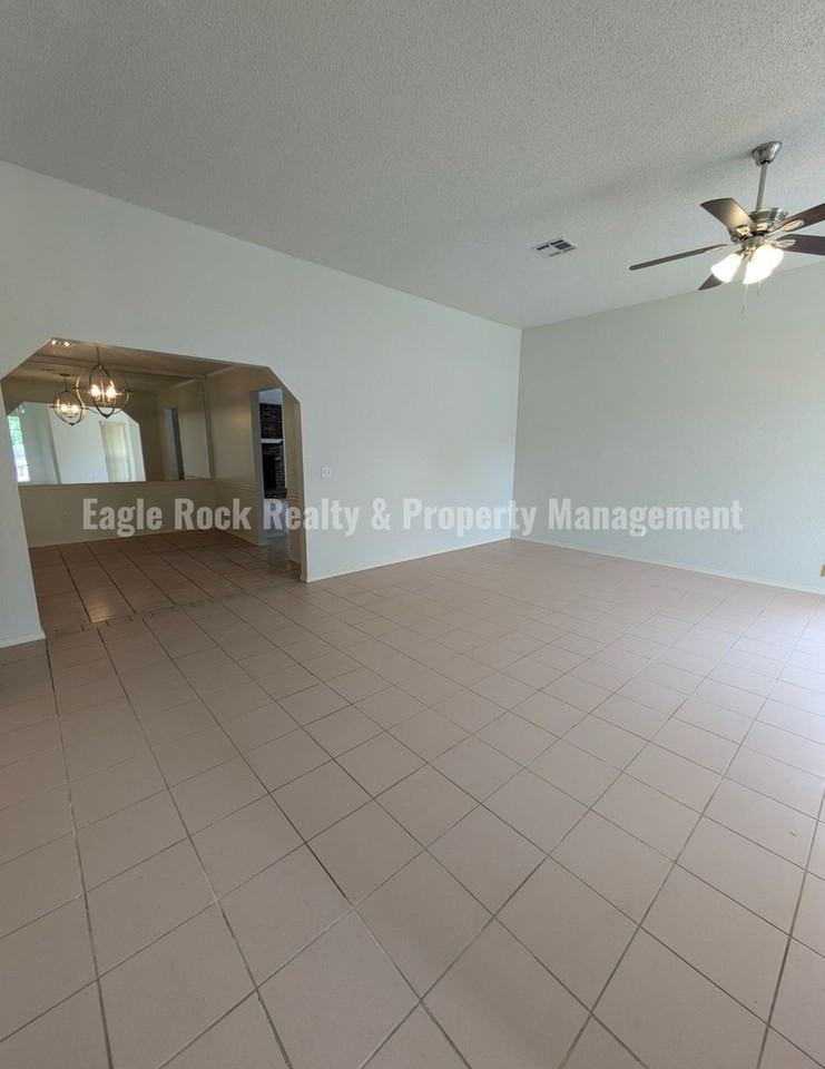 1304 N Umbrella Cir - Photo 3 of 49