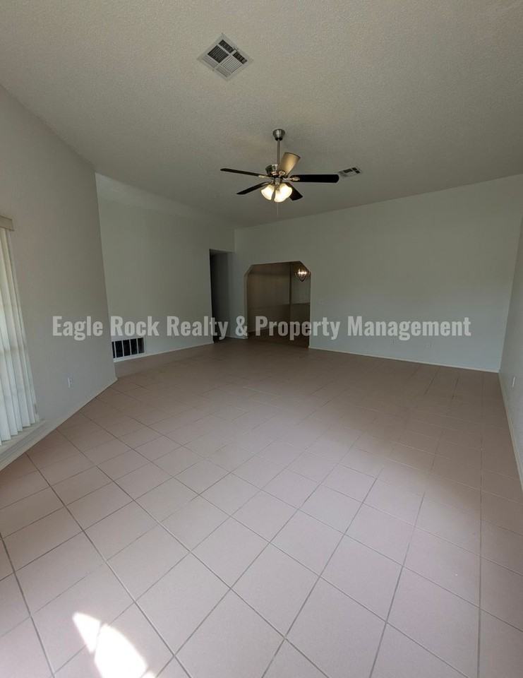 1304 N Umbrella Cir - Photo 4 of 49