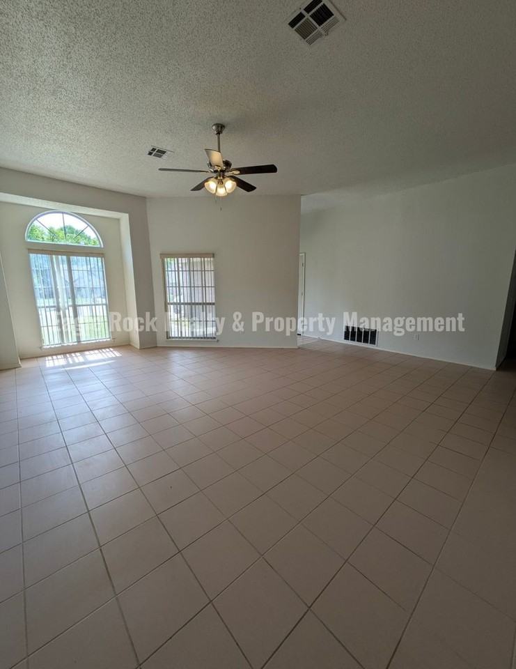 1304 N Umbrella Cir - Photo 5 of 49