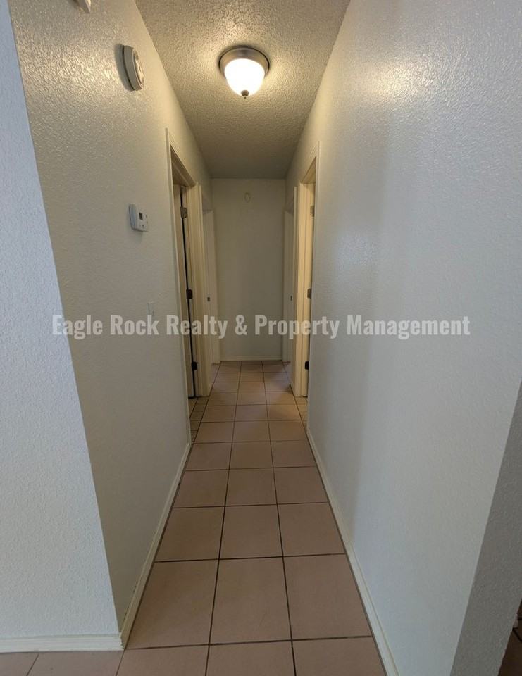 1304 N Umbrella Cir - Photo 6 of 49