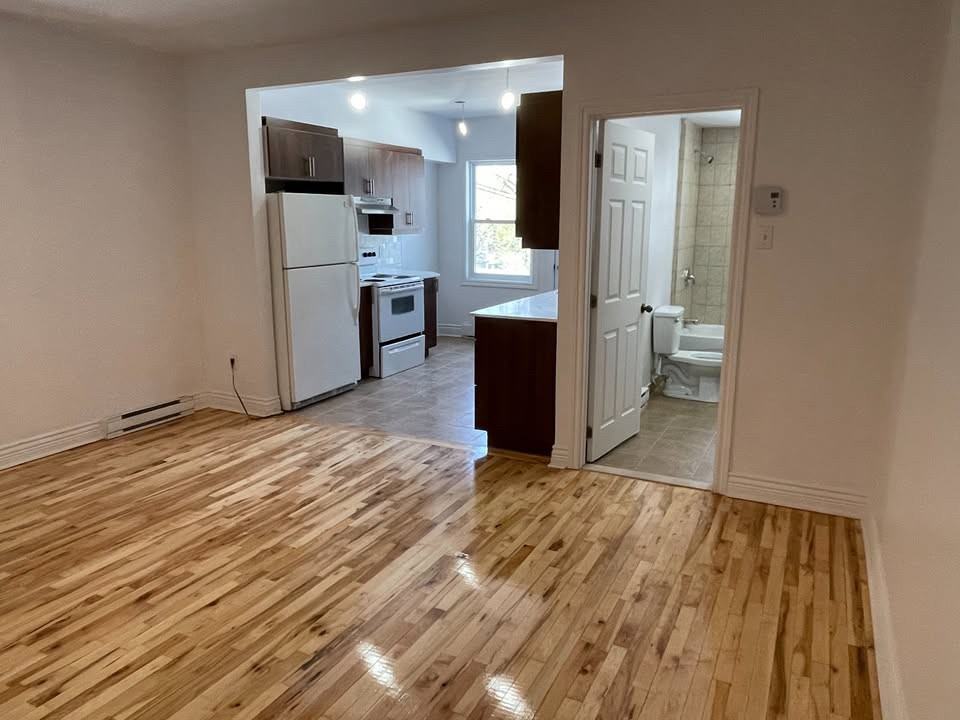 2285 Pie-IX Boulevard - Photo 2 of 20