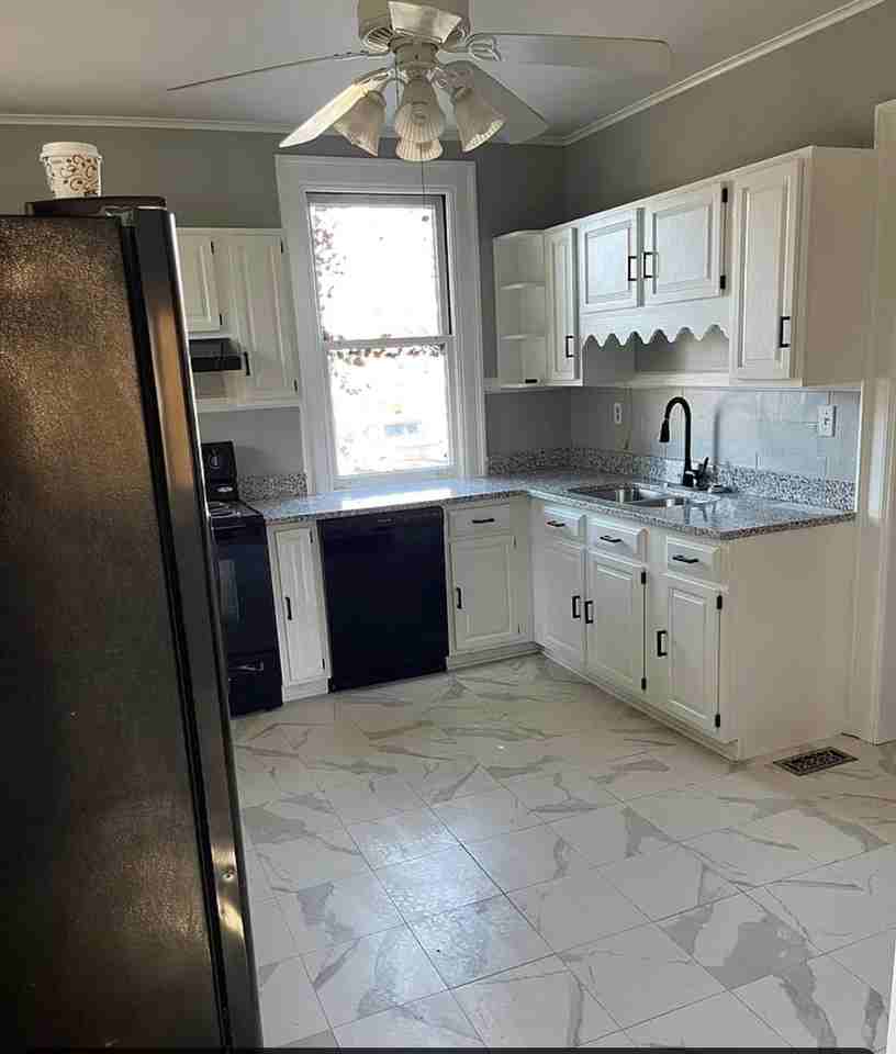 1549 Virginia St E #NA - Photo 3 of 17