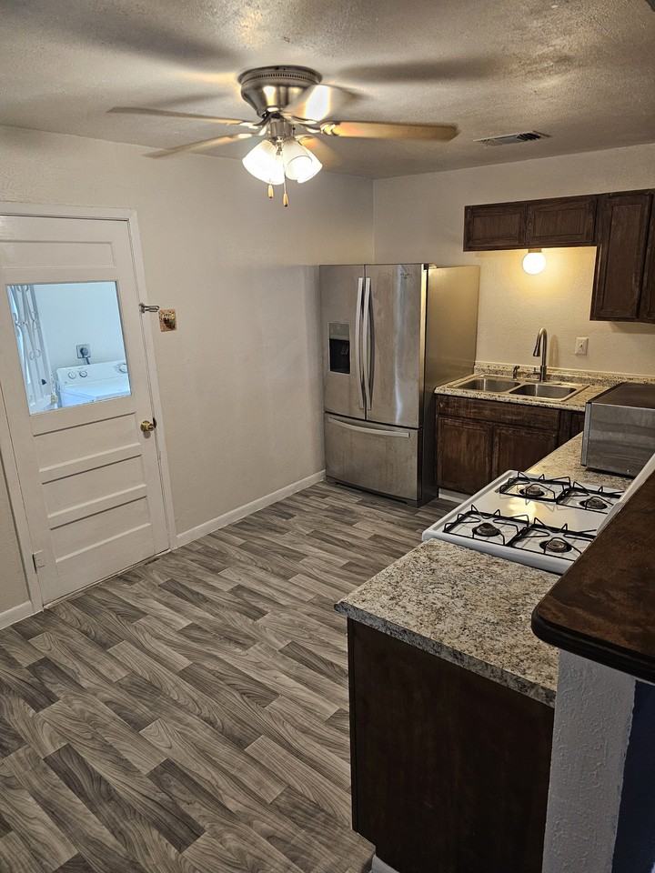 1223 Santiago St #1 - Photo 6 of 16