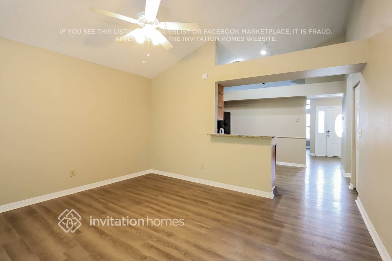 12838 Coverdale Dr - Photo 3 of 17
