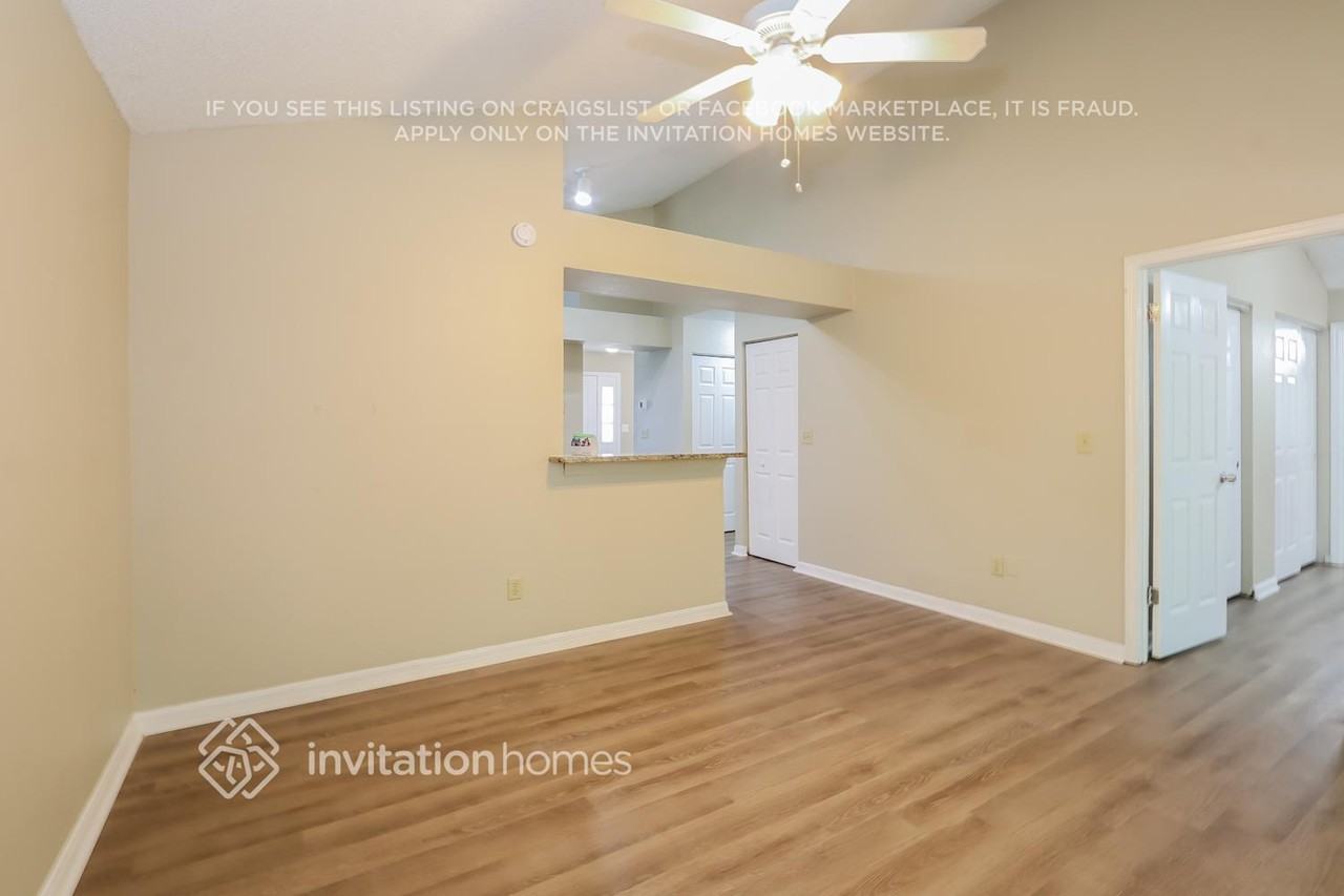 12838 Coverdale Dr - Photo 4 of 17
