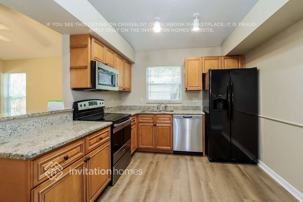 12838 Coverdale Dr - Photo 6 of 17