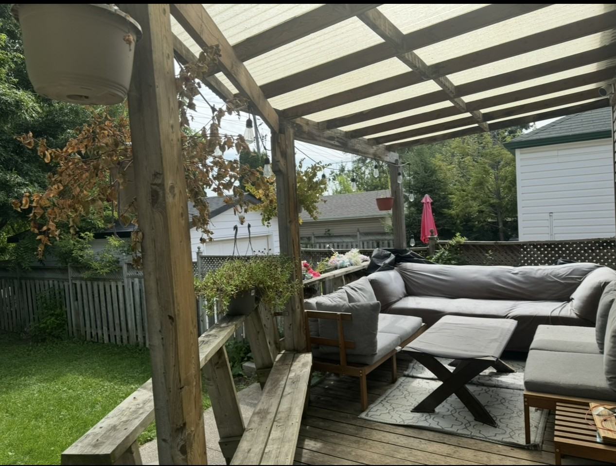 33 Acorn Ave - Photo 2 of 10