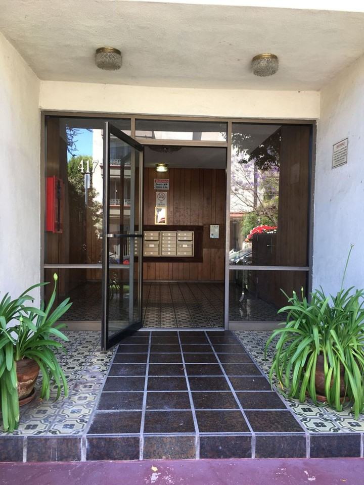 Classic West Hollywood area Apartment complex Walking Distance to Cedar Sinai - Photo 3 of 3