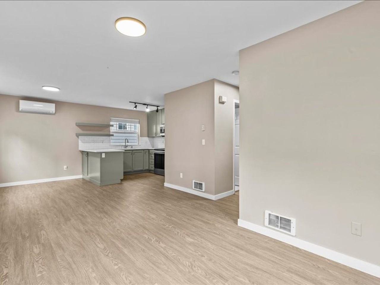 10717 Burke Ave N #F - Photo 7 of 22