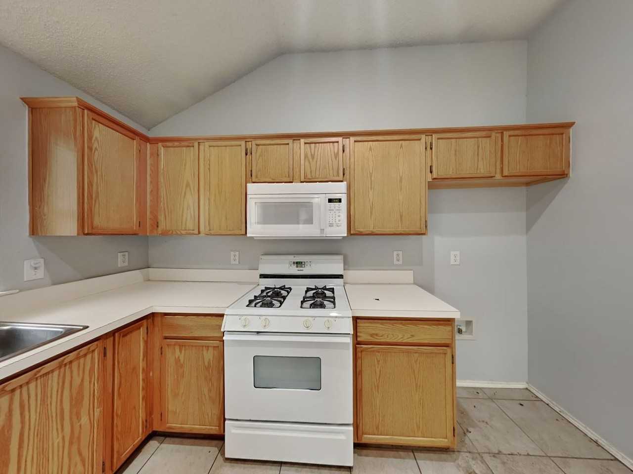 5424 Royal Birkdale Dr - Photo 7 of 18