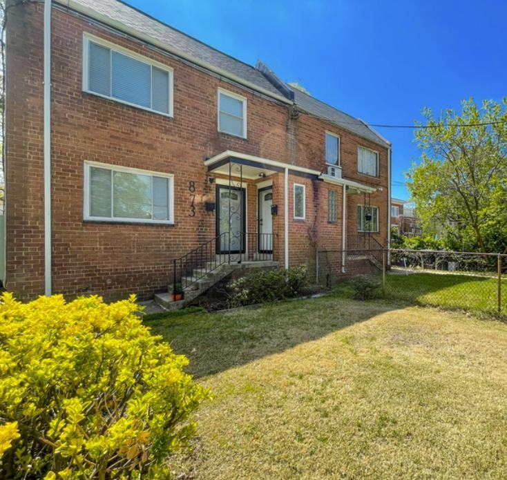 873 Bellevue St Se - Photo 2 of 34