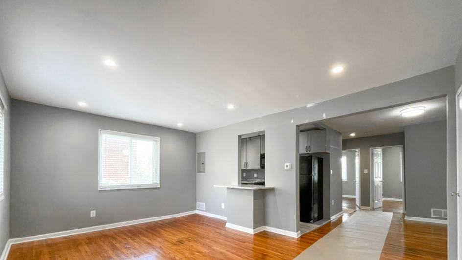 873 Bellevue St Se - Photo 3 of 34