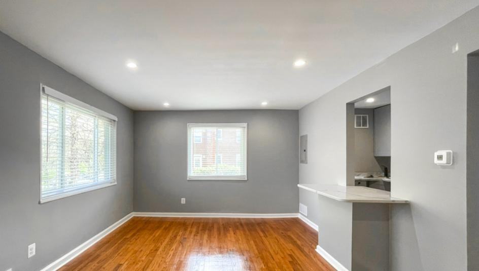 873 Bellevue St Se - Photo 4 of 34