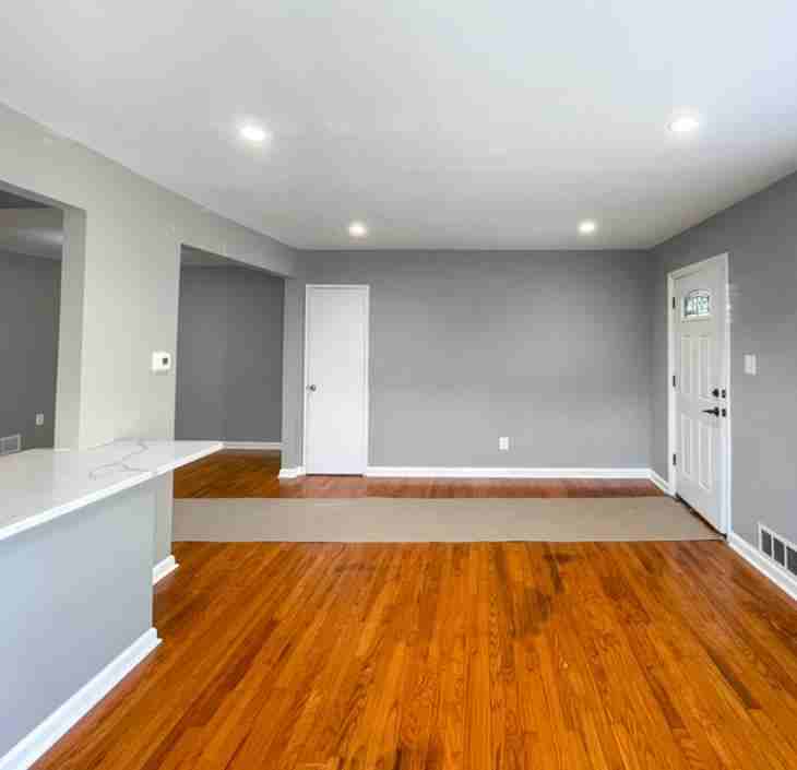 873 Bellevue St Se - Photo 5 of 34