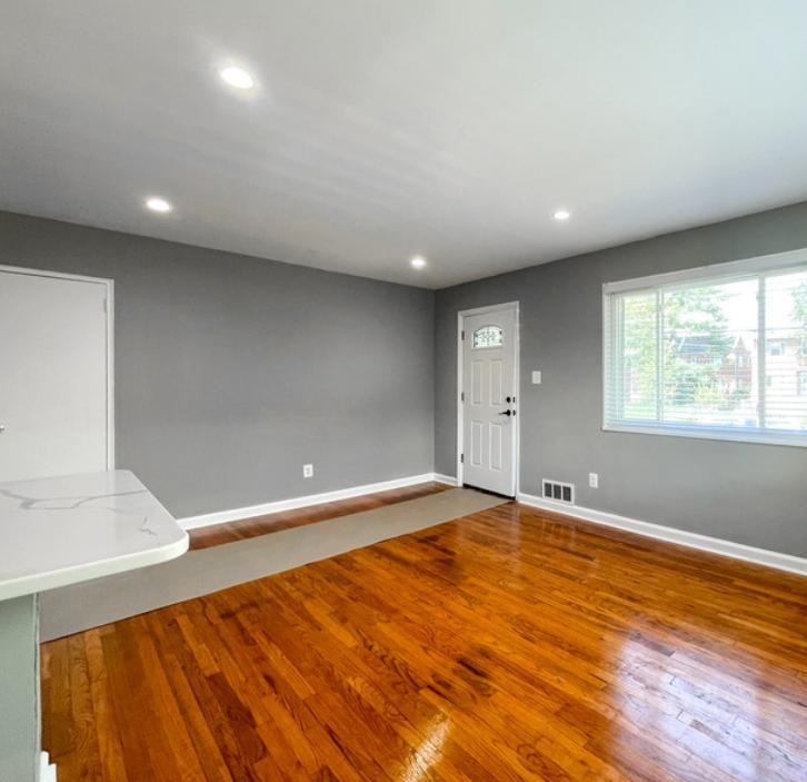 873 Bellevue St Se - Photo 6 of 34