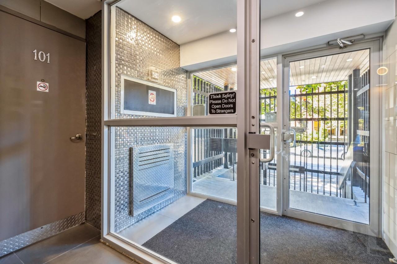 Clarence Street Apartments - Photo 3 of 28