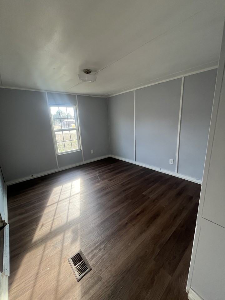 1056 Erica St - Photo 2 of 13