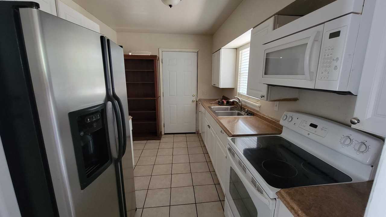 3837 Nw 18th St - Photo 2 of 12