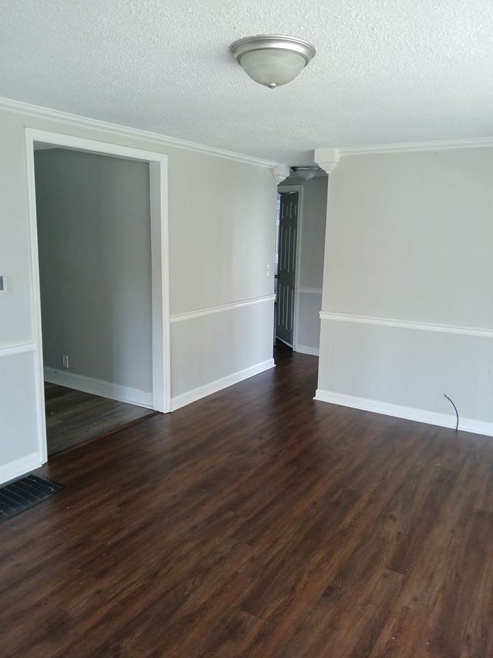 758 Reno St - Photo 3 of 18