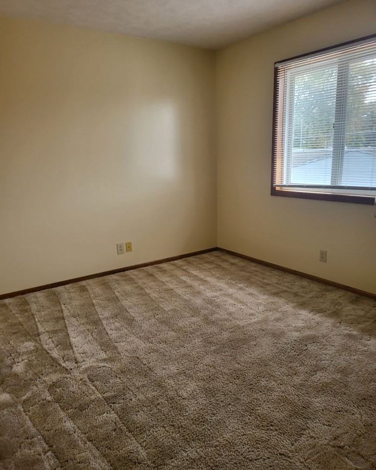 1345 Kingwood - Photo 3 of 8