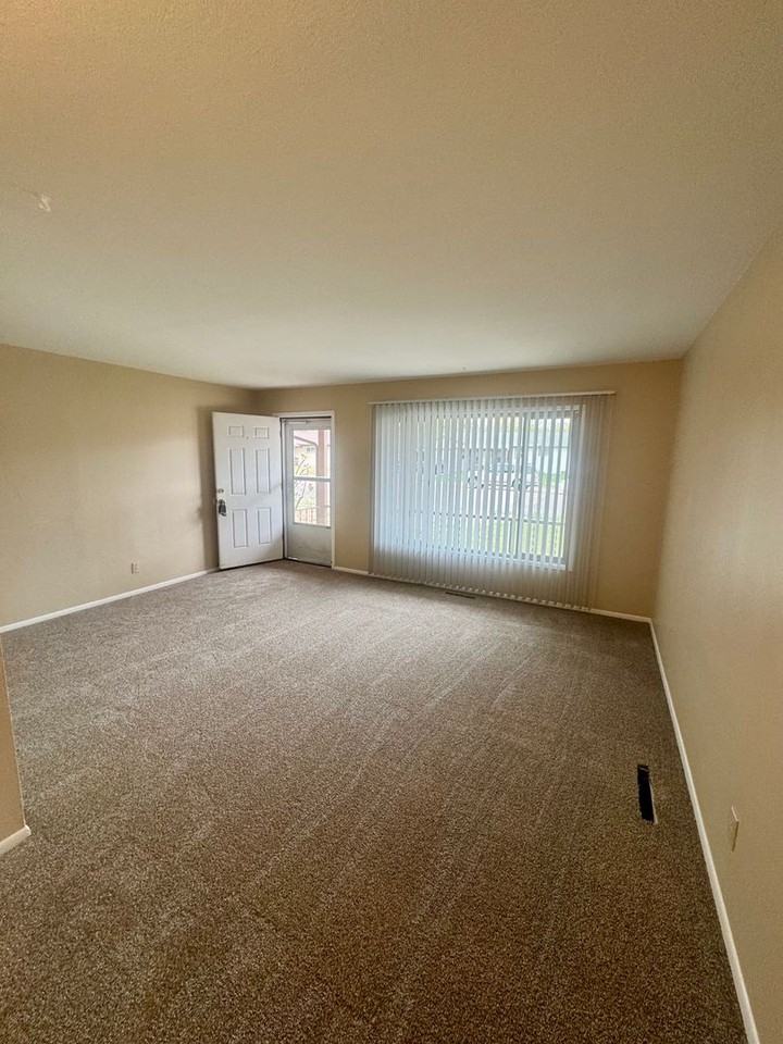 530 Ponderosa Dr - Photo 7 of 34