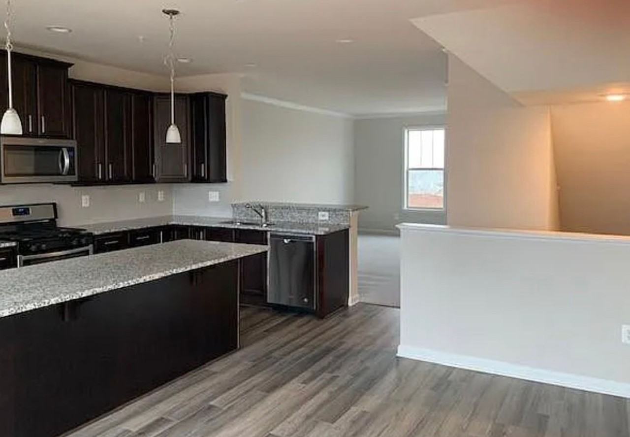 1821 Jameson Dr - Photo 3 of 39