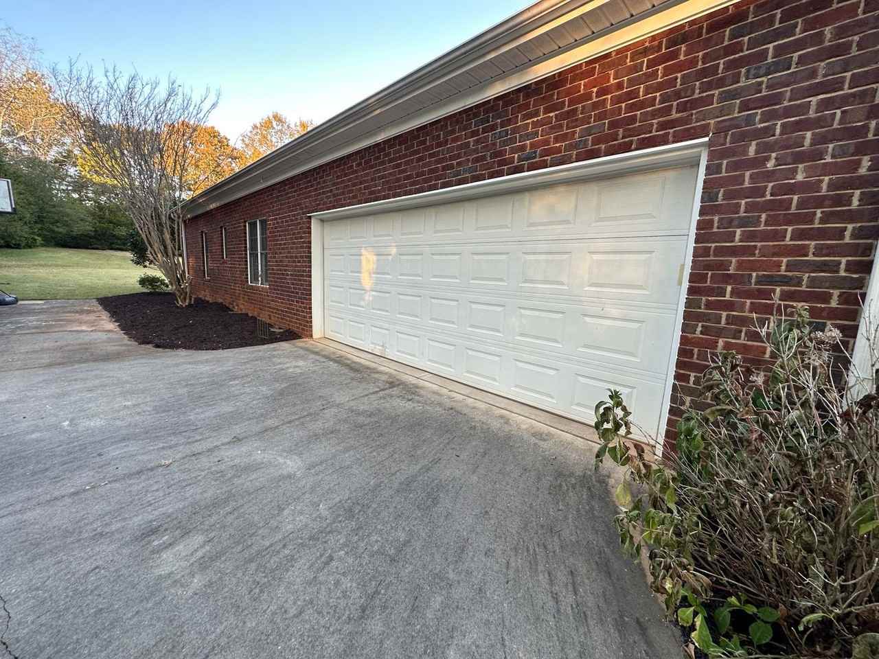 103 Sycamore Dr - Photo 5 of 50