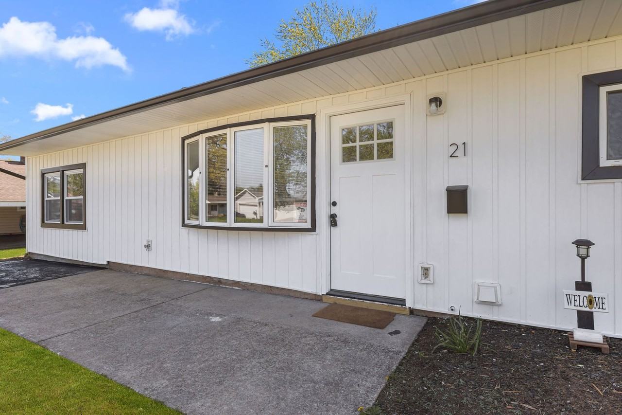 21 Midwood Ln - Photo 3 of 20