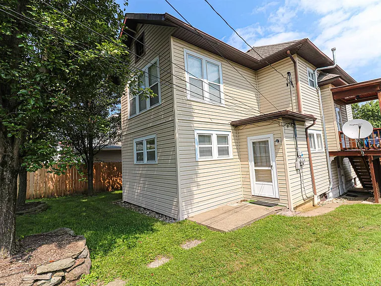 611 Stanley Ave #611 - Photo 2 of 9