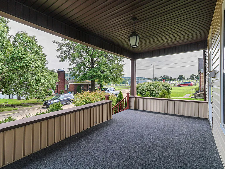 611 Stanley Ave #611 - Photo 3 of 9